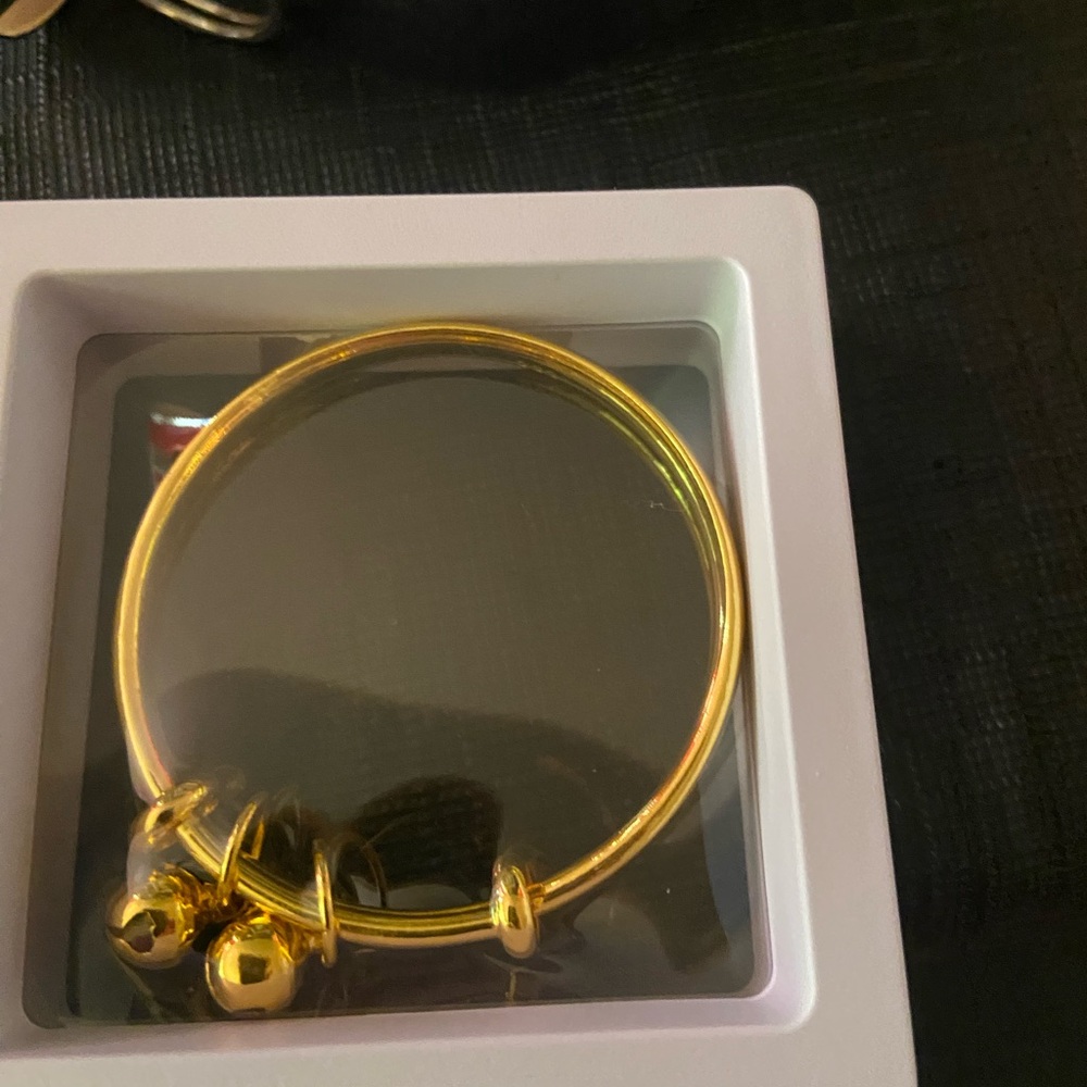 Elegant Gold Bangle Bracelet